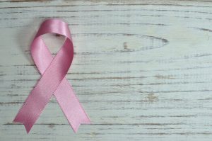 ruban rose symbole de la lutte contre le cancer du sein