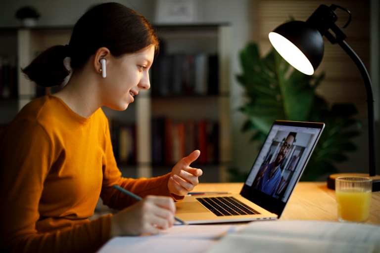 Online student talking to instructor