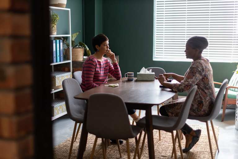 Psychologist speaking to woman